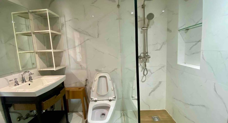 For rent and for sale 2 bedrooms condo in Pathum Wan, Bangkok