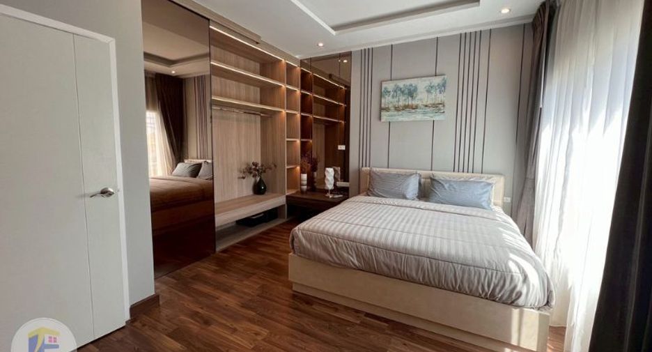 For sale 3 bedrooms townhouse in Sai Mai, Bangkok