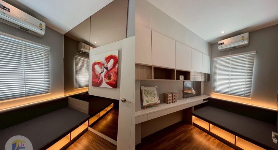 For sale 3 bedrooms townhouse in Sai Mai, Bangkok