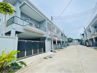 For sale 3 bedrooms townhouse in Ko Samui, Surat Thani