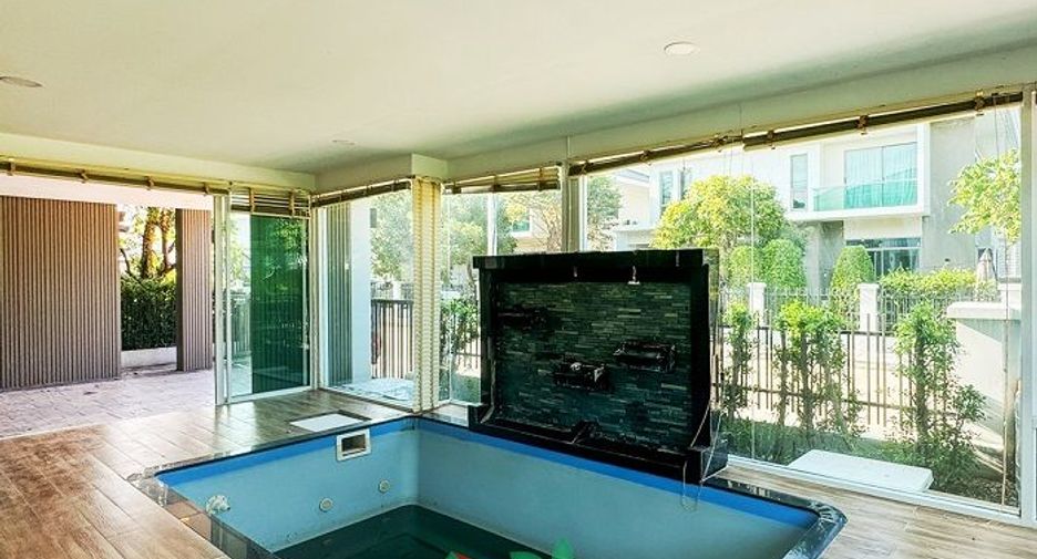 出售 4 卧室 独立屋 在 Mueang Pathum Thani, Pathum Thani
