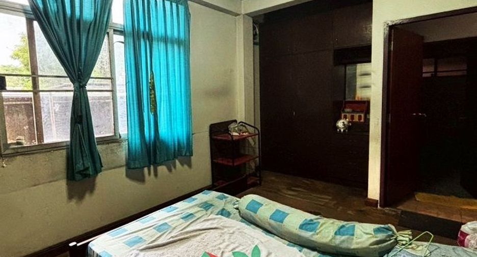 For sale 7 bedrooms house in Bang Phlat, Bangkok