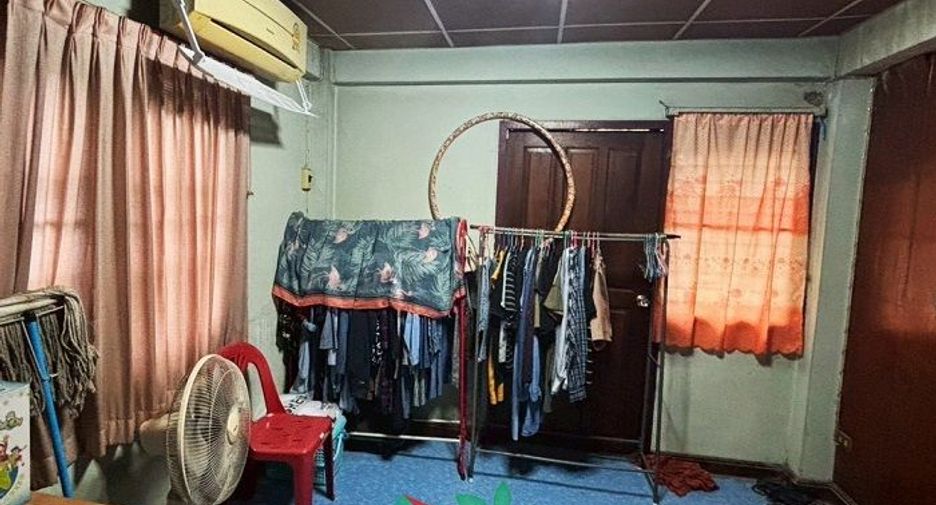 For sale 7 bedrooms house in Bang Phlat, Bangkok