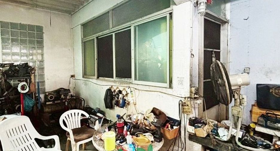 For sale 7 bedrooms house in Bang Phlat, Bangkok