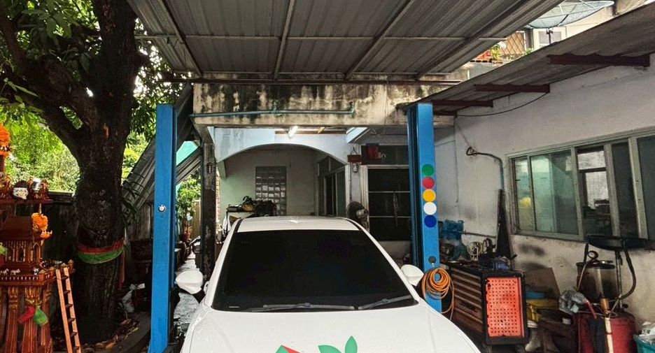 For sale 7 bedrooms house in Bang Phlat, Bangkok