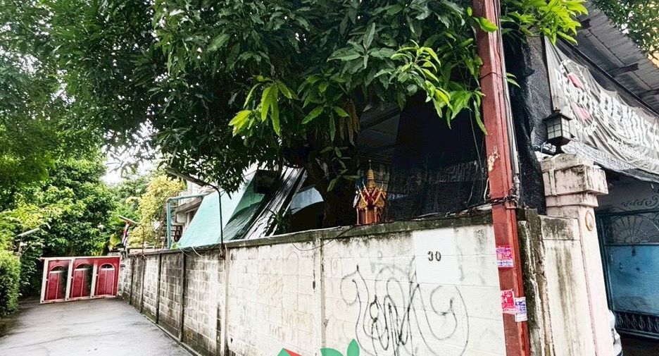 For sale 7 bedrooms house in Bang Phlat, Bangkok