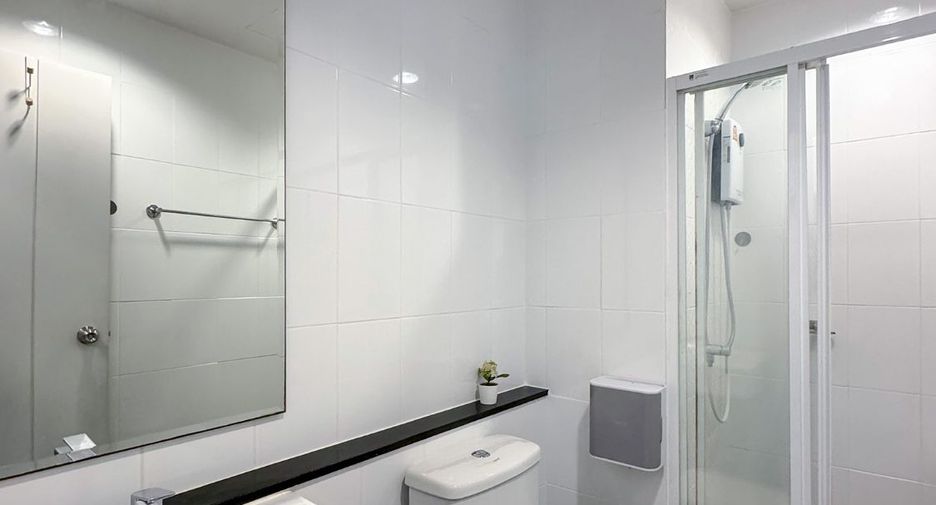 For sale 2 bedrooms condo in Mueang Samut Prakan, Samut Prakan