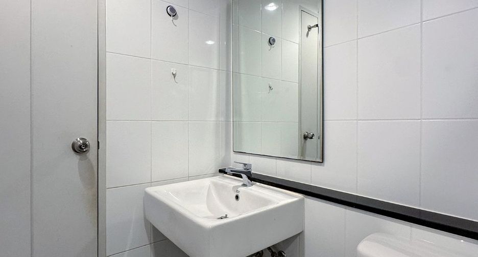 For sale 2 bedrooms condo in Mueang Samut Prakan, Samut Prakan