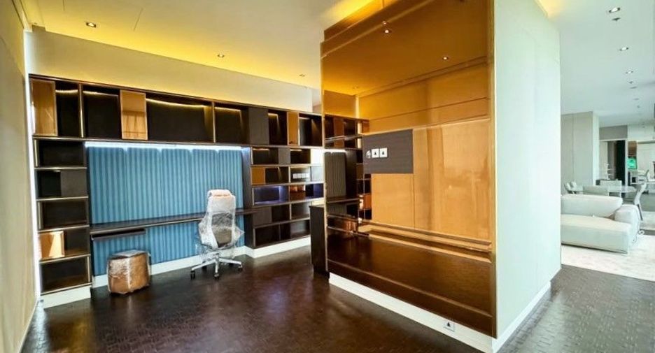 For rent 4 bedrooms condo in Sathon, Bangkok