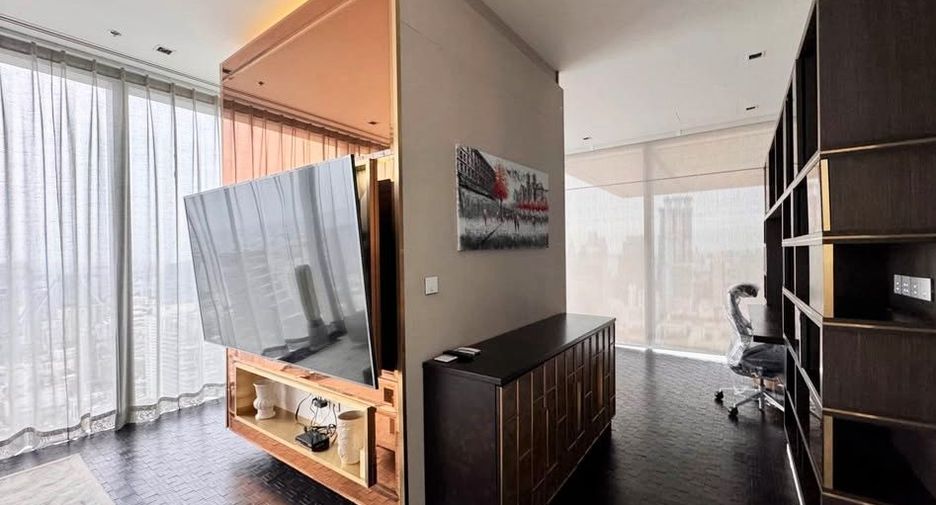For rent 4 bedrooms condo in Sathon, Bangkok