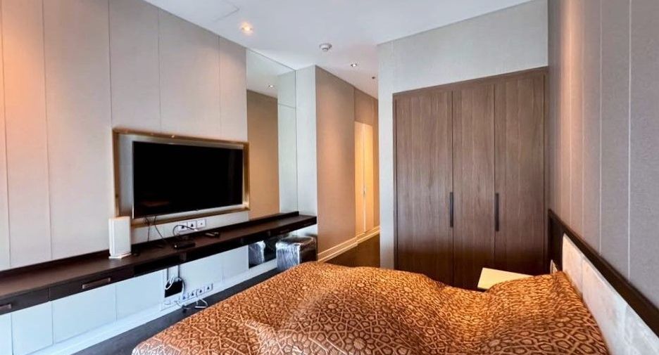 For rent 4 bedrooms condo in Sathon, Bangkok