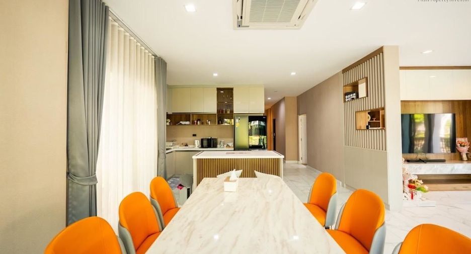 For sale 4 bedrooms house in Khan Na Yao, Bangkok