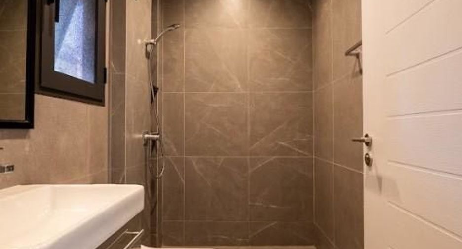 For sale 4 bedrooms house in Khan Na Yao, Bangkok