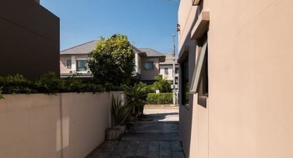 For sale 4 bedrooms house in Khan Na Yao, Bangkok