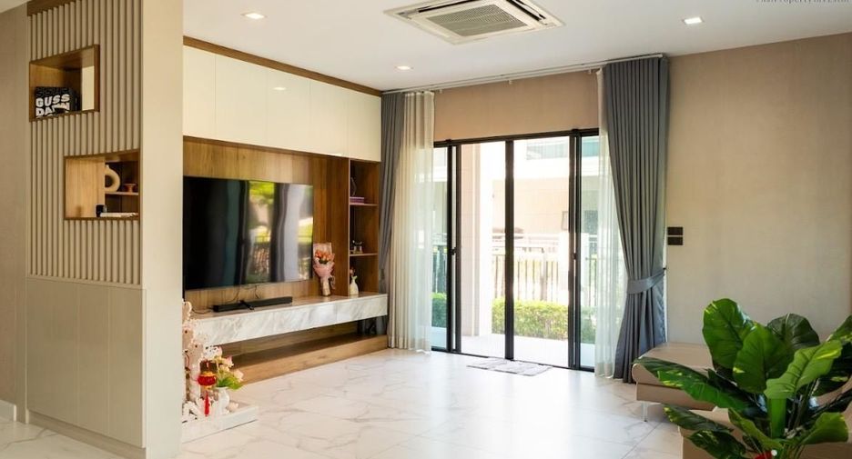 For sale 4 bedrooms house in Khan Na Yao, Bangkok