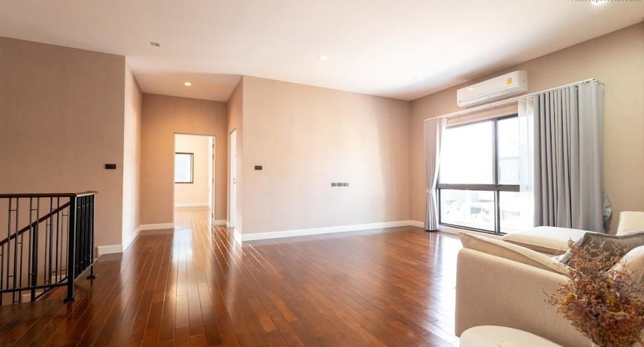 For sale 4 bedrooms house in Khan Na Yao, Bangkok