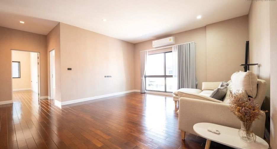 For sale 4 bedrooms house in Khan Na Yao, Bangkok