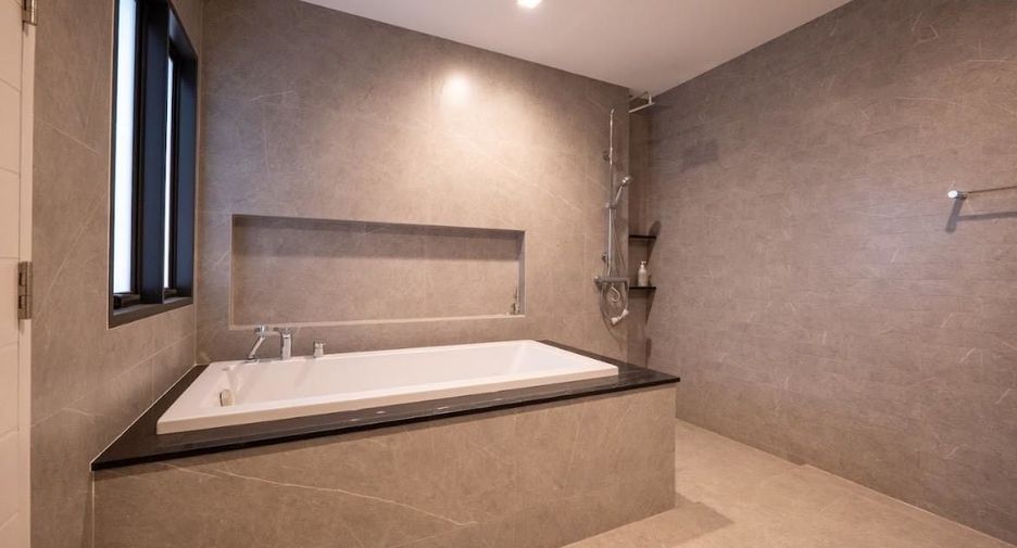 For sale 4 bedrooms house in Khan Na Yao, Bangkok