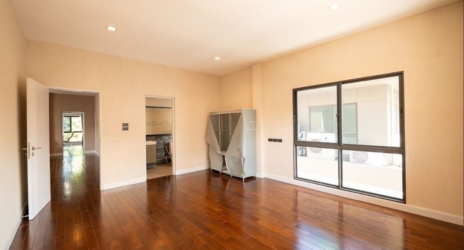 For sale 4 bedrooms house in Khan Na Yao, Bangkok