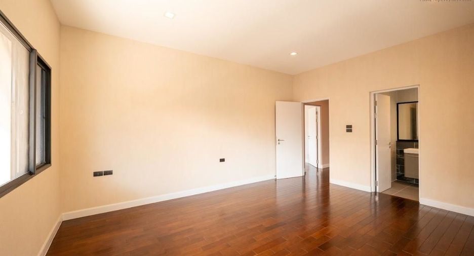 For sale 4 bedrooms house in Khan Na Yao, Bangkok