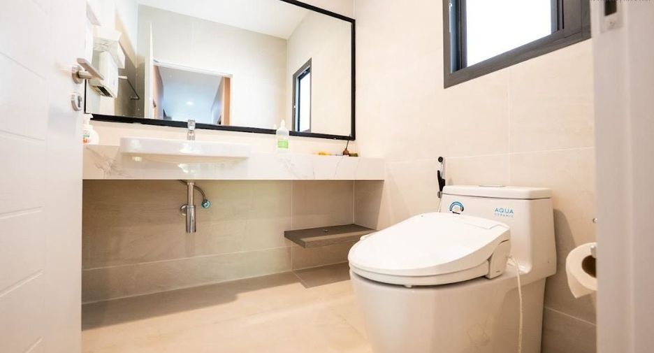 For sale 4 bedrooms house in Khan Na Yao, Bangkok