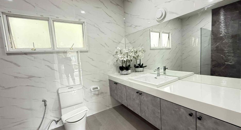 Haus zum Kauf mit 4 Zimmer in Bang Lamung, Chonburi