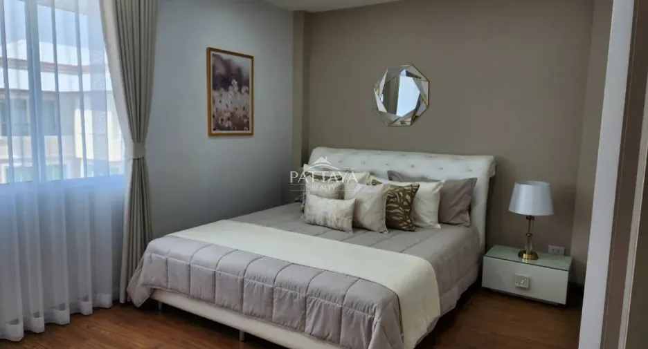 Casa en alquiler de 4 habitaciones en Bang Lamung, Chonburi