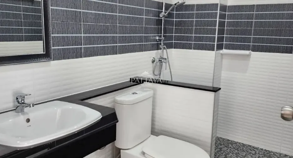 Casa en alquiler de 4 habitaciones en Bang Lamung, Chonburi