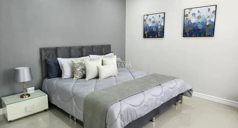 Casa en alquiler de 4 habitaciones en Bang Lamung, Chonburi