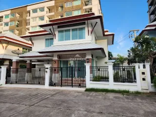 À louer 4 chambres maison à Bang Lamung, Chonburi