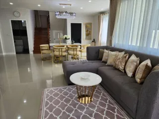 À louer 4 chambres maison à Bang Lamung, Chonburi