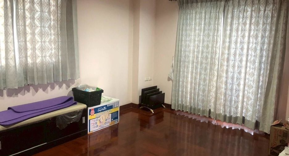 For sale 4 bedrooms house in Lam Luk Ka, Pathum Thani