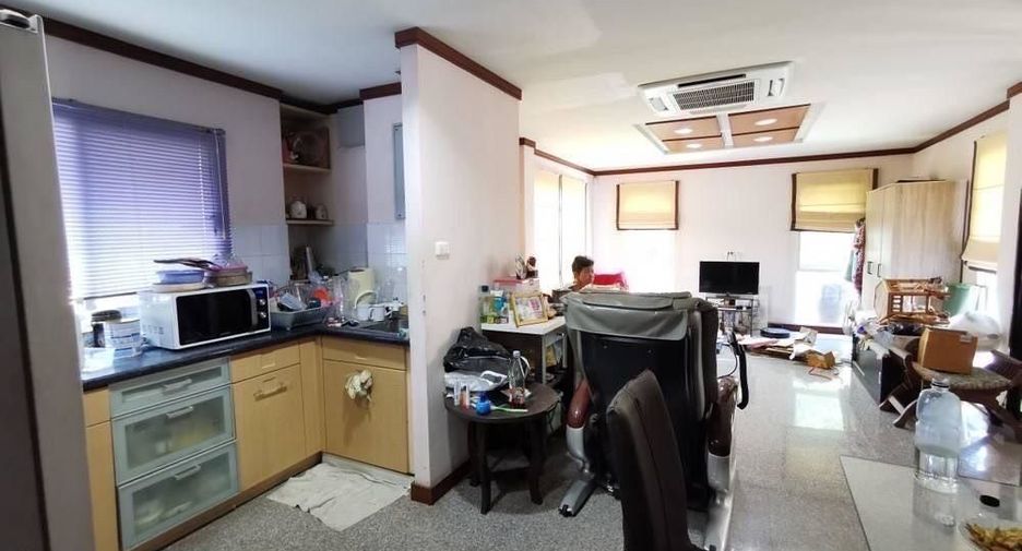 For sale 4 bedrooms house in Lam Luk Ka, Pathum Thani