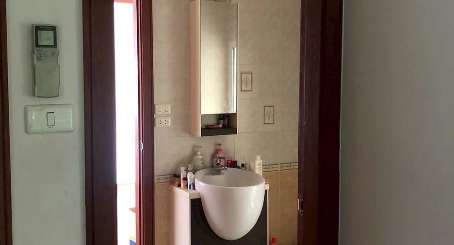 For sale 4 bedrooms house in Lam Luk Ka, Pathum Thani