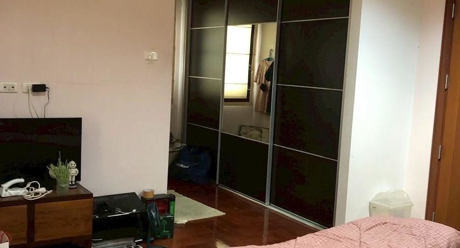 For sale 4 bedrooms house in Lam Luk Ka, Pathum Thani