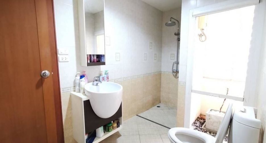 For sale 4 bedrooms house in Lam Luk Ka, Pathum Thani