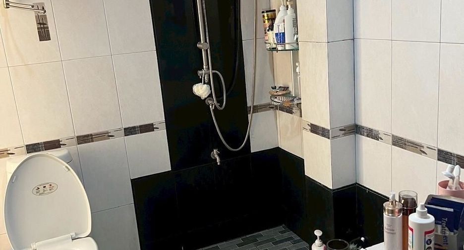 For sale 4 bedrooms house in Lam Luk Ka, Pathum Thani