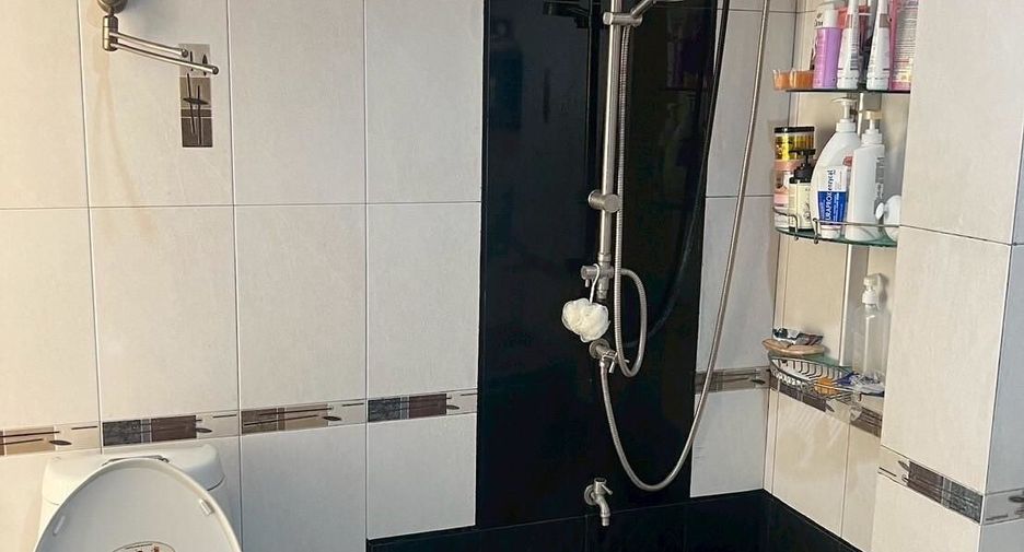 For sale 4 bedrooms house in Lam Luk Ka, Pathum Thani