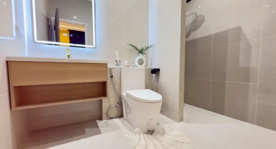 For rent and for sale 5 bedrooms villa in Bang Lamung, Chonburi