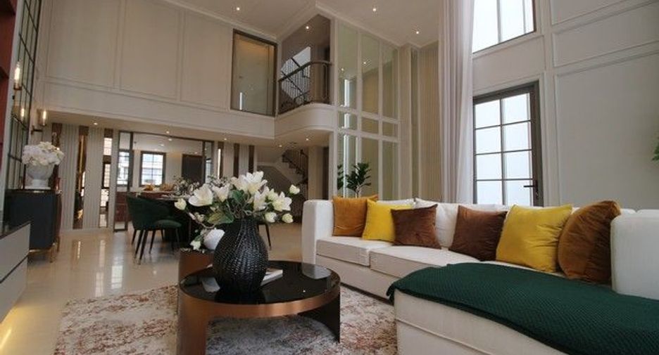 For sale 3 bedrooms townhouse in Lat Phrao, Bangkok