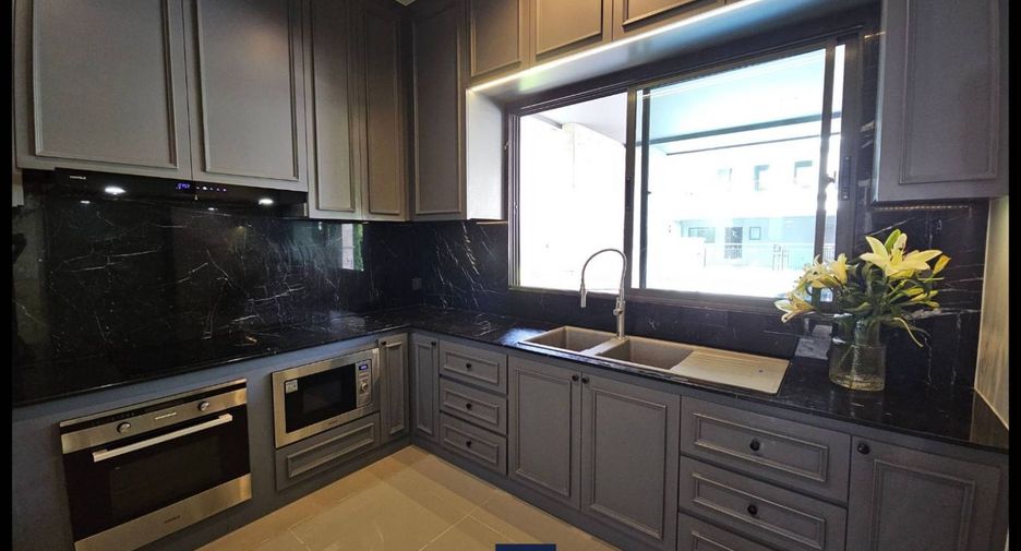 For rent and for sale 4 bedrooms house in Lat Krabang, Bangkok