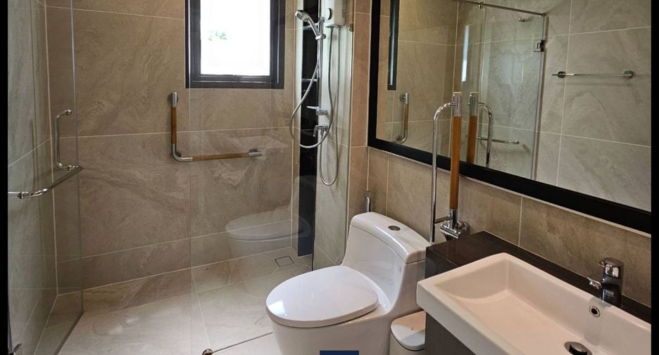 For rent and for sale 4 bedrooms house in Lat Krabang, Bangkok