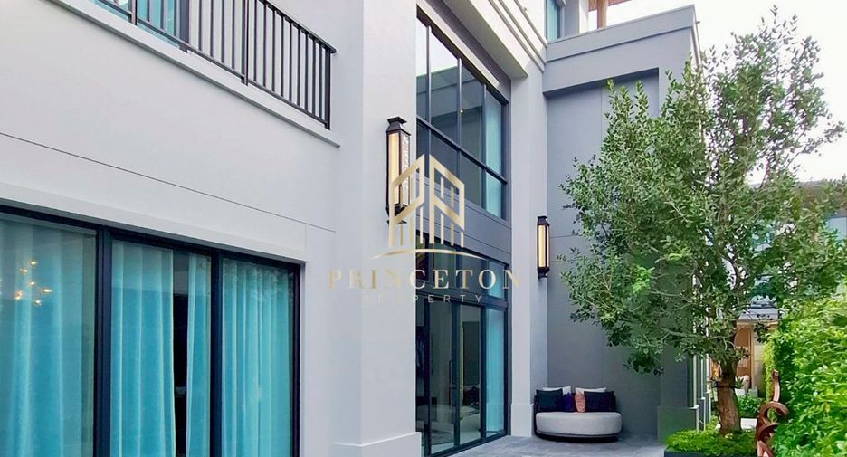 For sale 4 bedrooms house in Saphan Sung, Bangkok