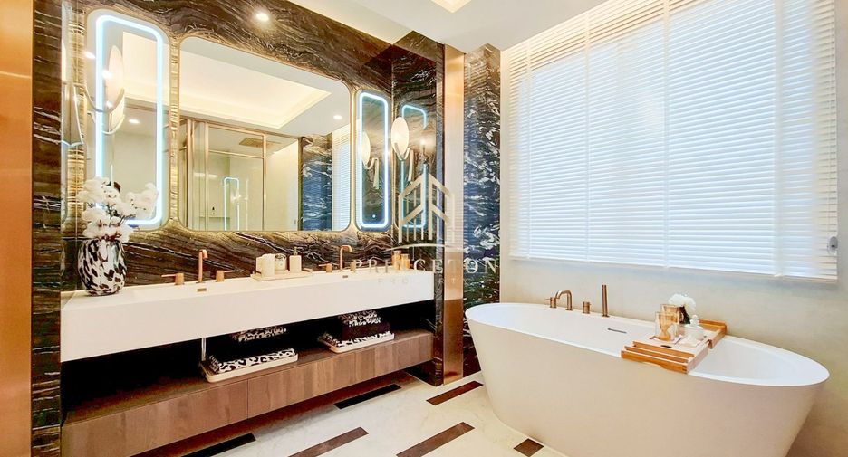For sale 4 bedrooms house in Saphan Sung, Bangkok