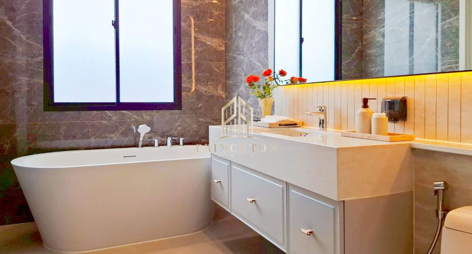 For sale 4 bedrooms house in Saphan Sung, Bangkok