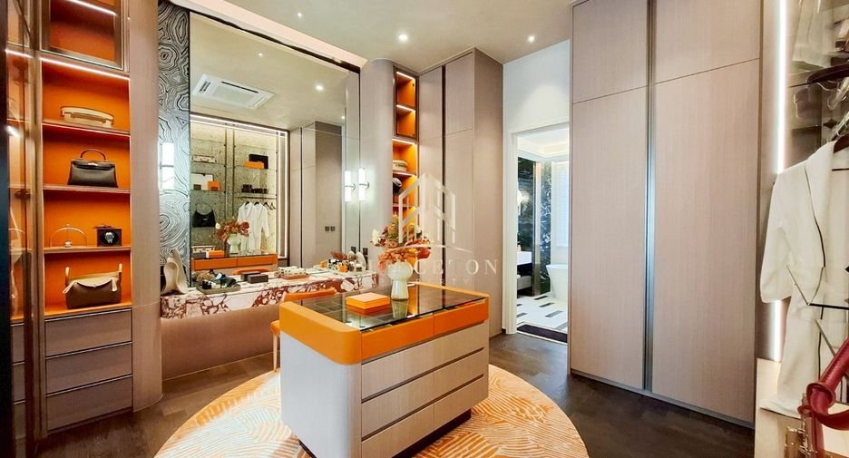 For sale 4 bedrooms house in Saphan Sung, Bangkok