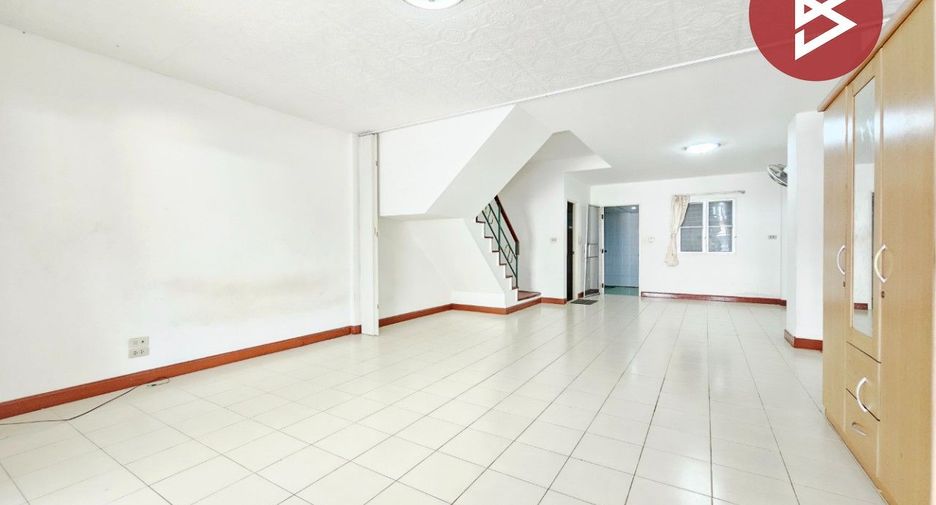 For sale 3 bedrooms townhouse in Phan Thong, Chonburi