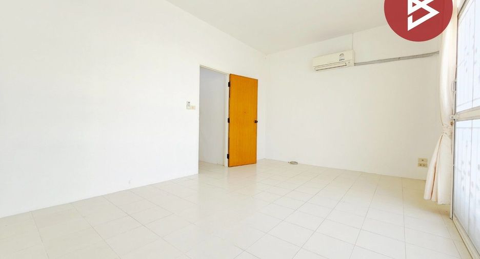 For sale 3 bedrooms townhouse in Phan Thong, Chonburi