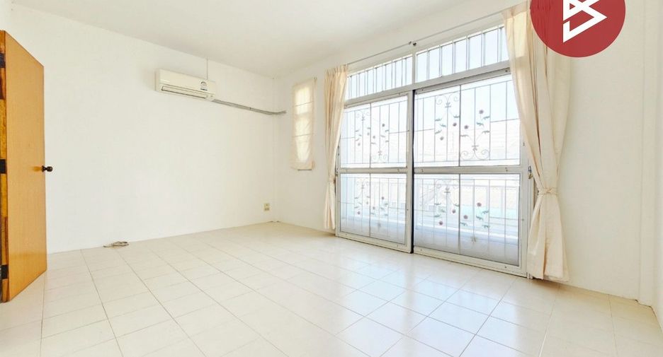 For sale 3 bedrooms townhouse in Phan Thong, Chonburi