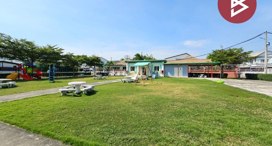 For sale 3 bedrooms townhouse in Phan Thong, Chonburi